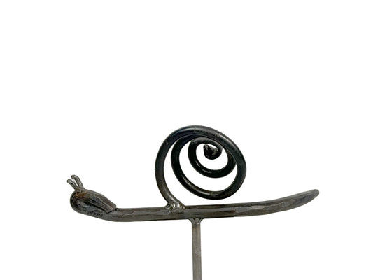 Schnecke mit Metallpin