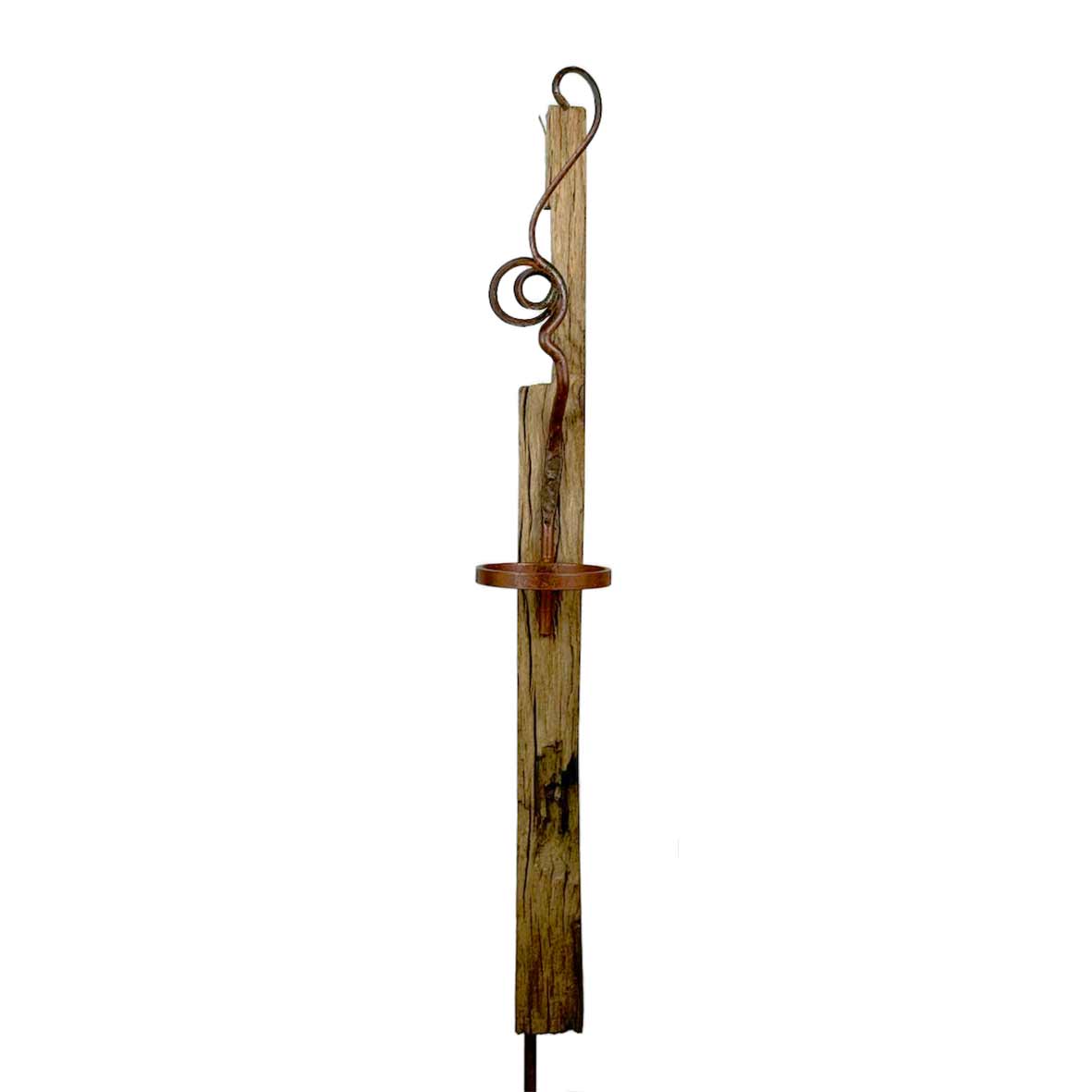 Wandhalter mit Ornament und einem Ring