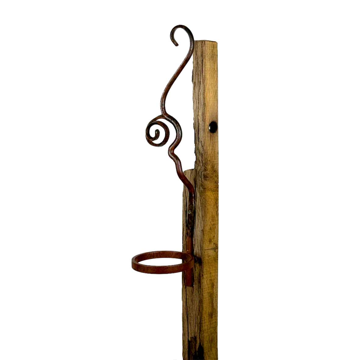 Wandhalter mit Ornament und einem Ring